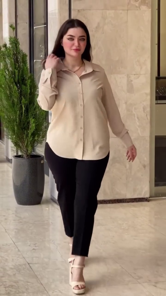 Effortless Chic: The Ultimate Oversized Button-Down Shirt - Photo 4