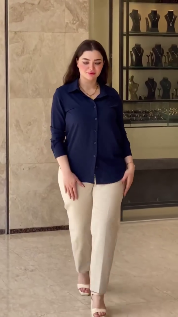 Effortless Chic: The Ultimate Oversized Button-Down Shirt - Photo 3